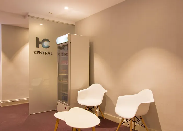 Central בית הארחה 2*